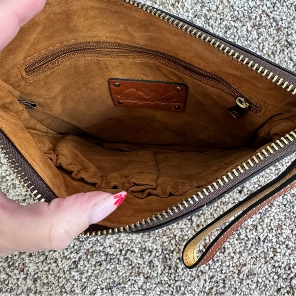 Patricia Nash P349183 Wristlet Navy with Floral Embroidery - Picture 5 of 6